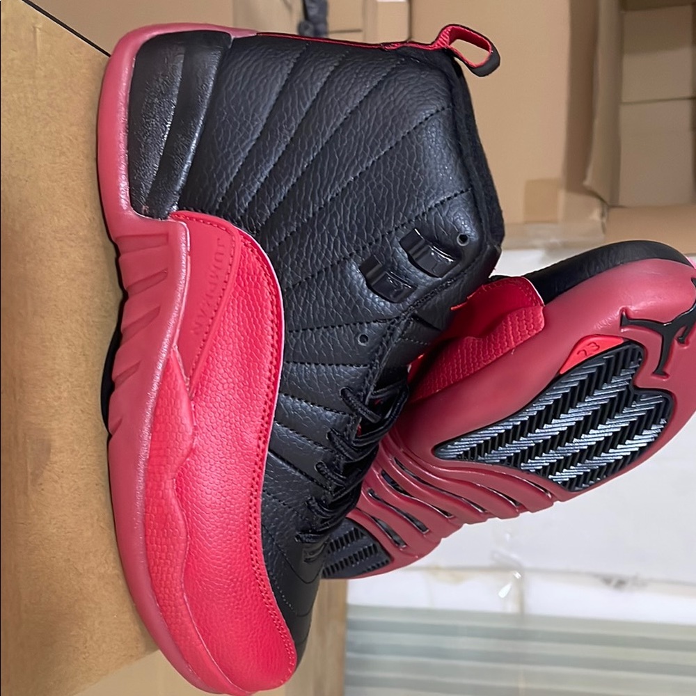 Jordan Men's Black and Red Sneakers